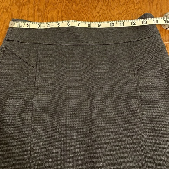 Banana Republic pencil skirt - Picture 4 of 7